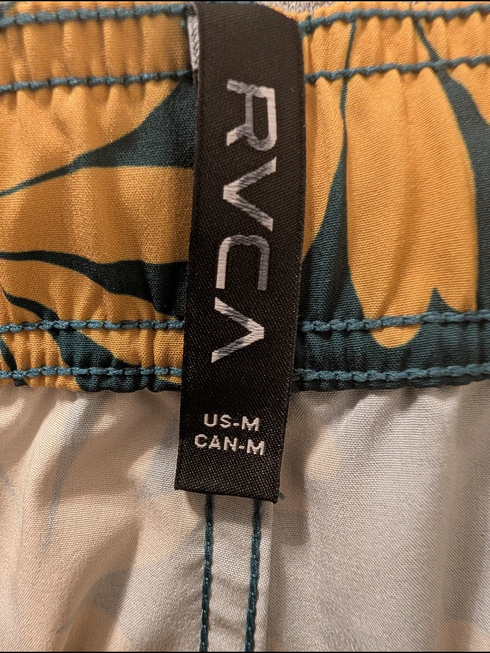 RVCA Swim Trunks Mens Medium Green Yellow Floral Daisy Boardshorts Shorts M